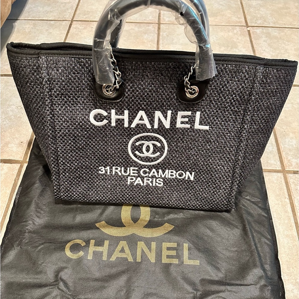 Tote bag